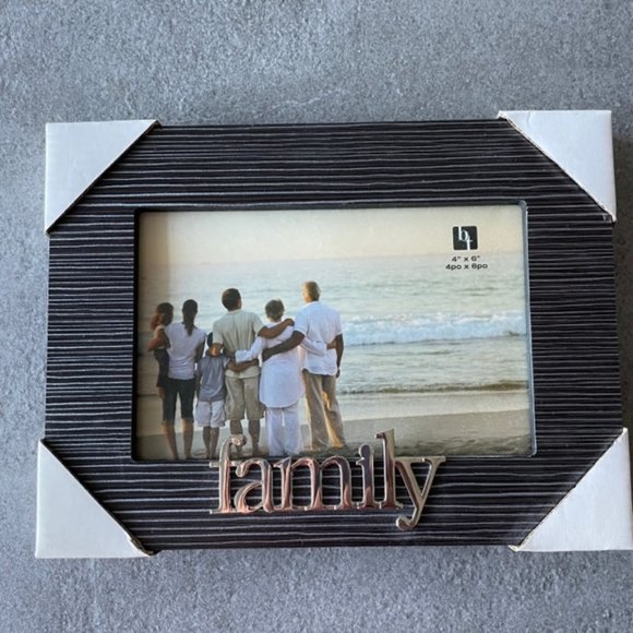 Border Trends Family Picture Frame 4 x 6 - Picture 1 of 2